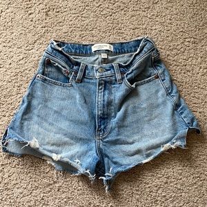 Abercrombie curve love cutoff high rise shorts | size 23 | 000